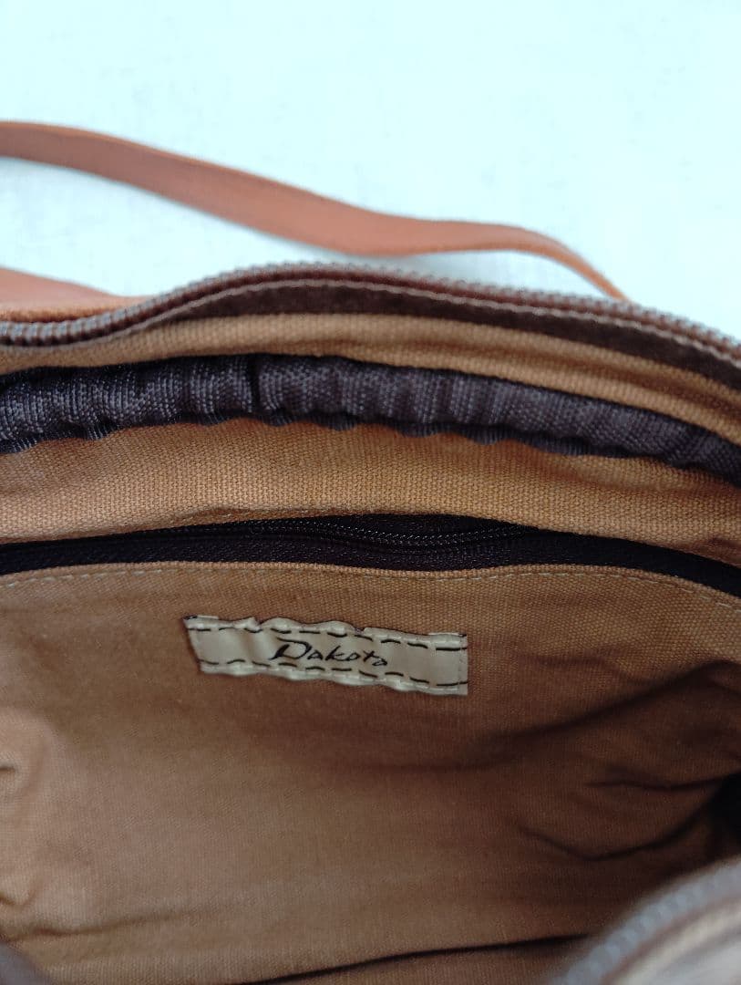 【新品】Dakota ダコタ やぎ革 ショルダーバッグ 斜めがけ ミニマム