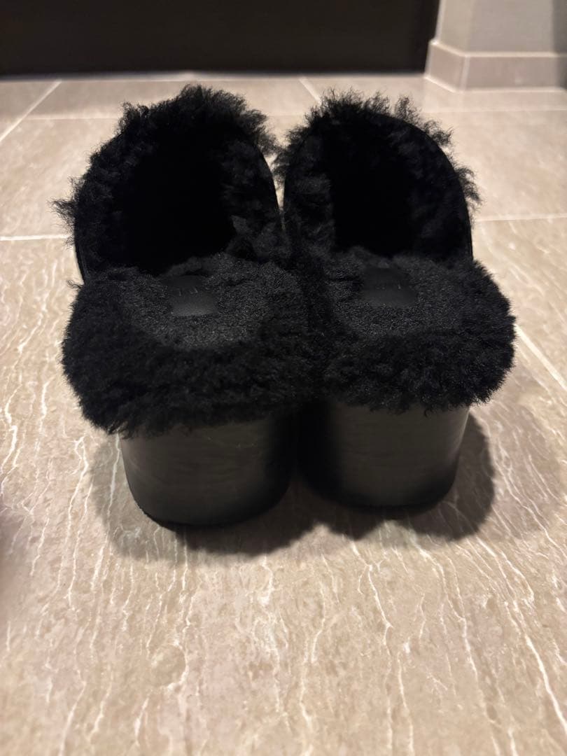 ALM VIVLOS LEATHER MULES （Fur Black）36