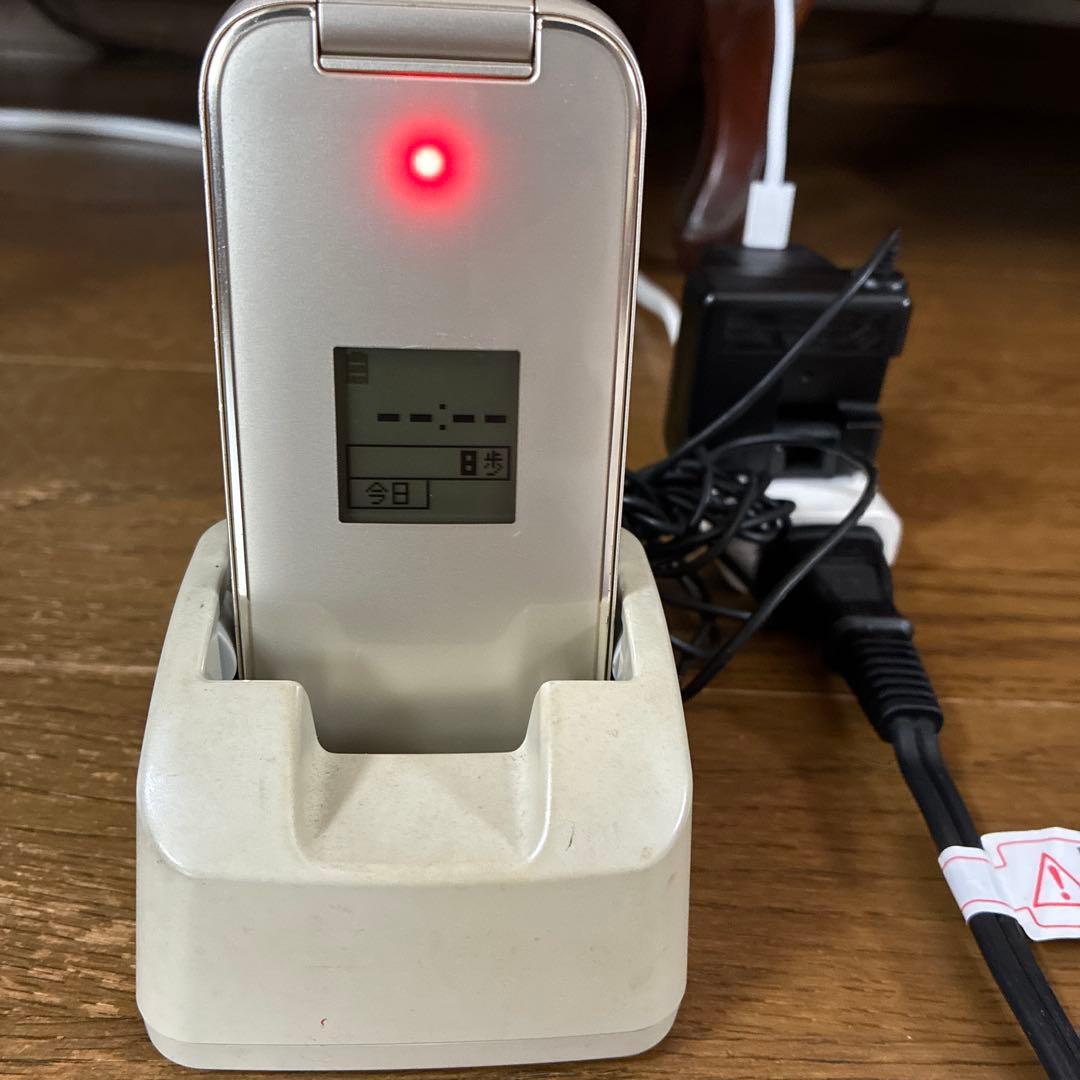 docomo ドコモ F-01G 折りたたみ式携帯電話　卓上充電器付き