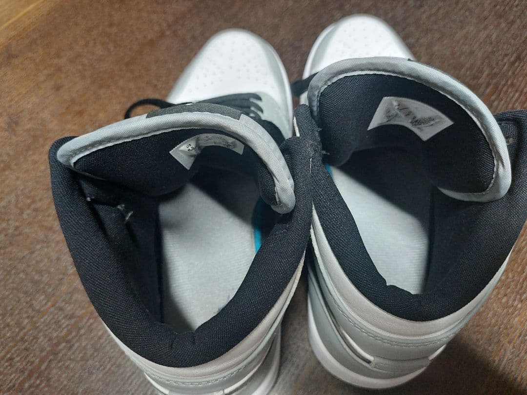 ナイキエアジョーダン１　ミッドライトスモークグレー