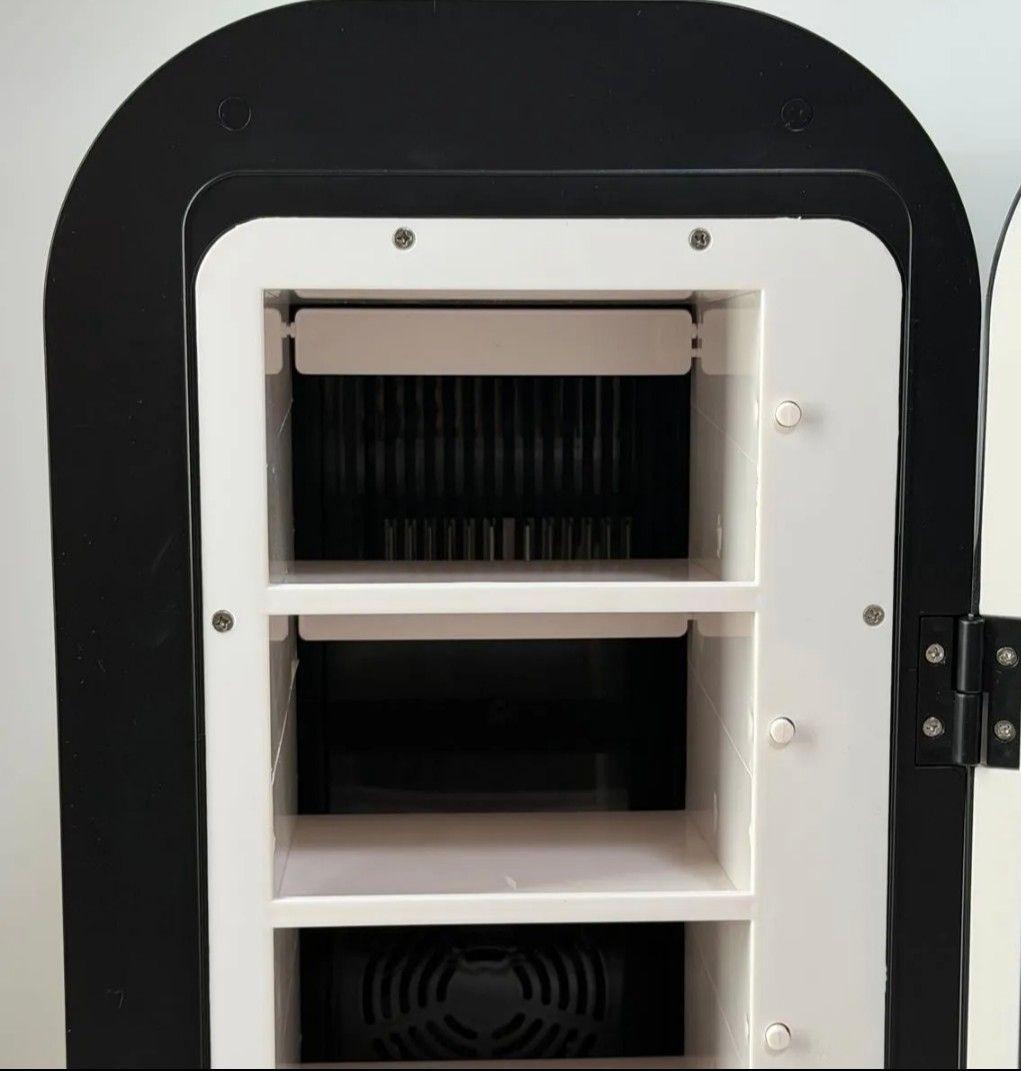 【非売品】 アーモンドアイG1 7勝記念　自動販売機型保冷庫　俺の自販機