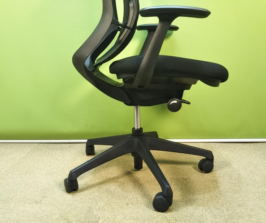 aw　オカムラ　シルフィーチェア　ローバック　固定肘　前傾機能　メッシュ　中古品