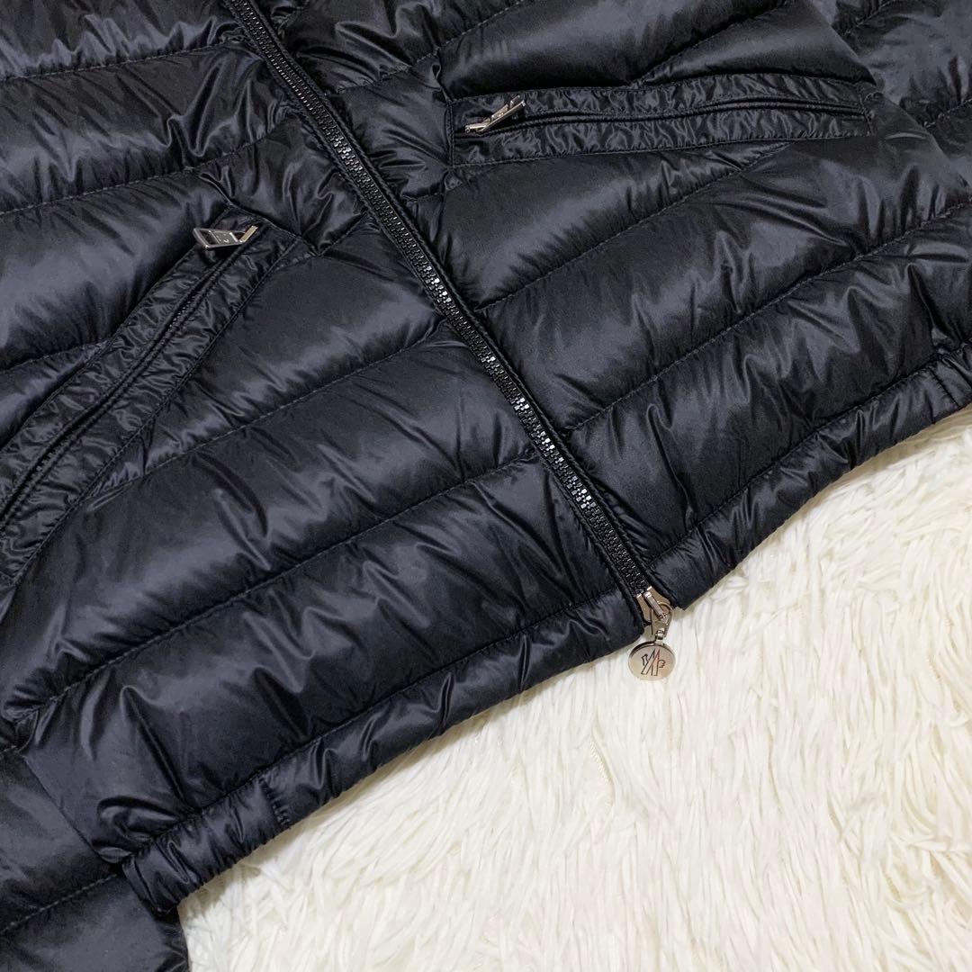 【未使用に近い】モンクレール ライトダウン AGAY ロゴワッペン ブラック0