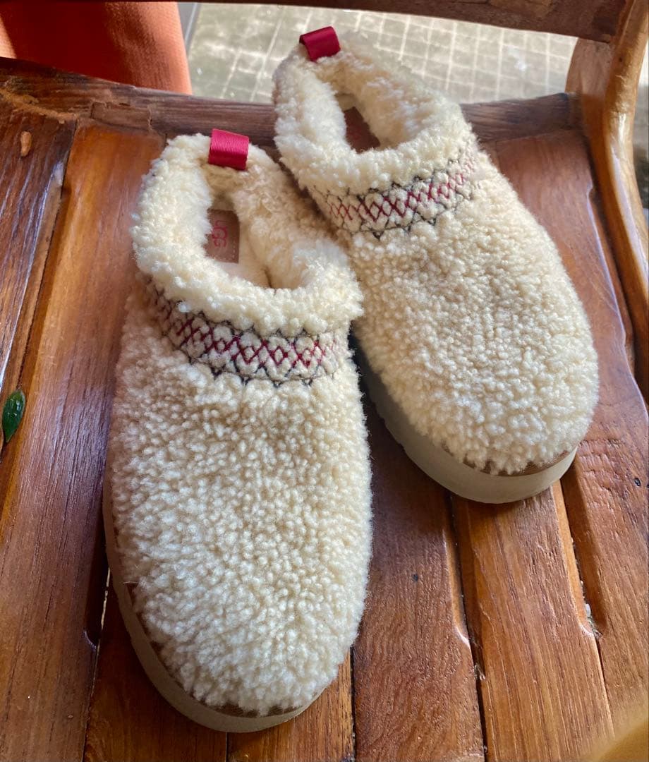 超入手困難・超美品✨26⇒～25薄手・素足✨UGG✨Tazz UGG Braid