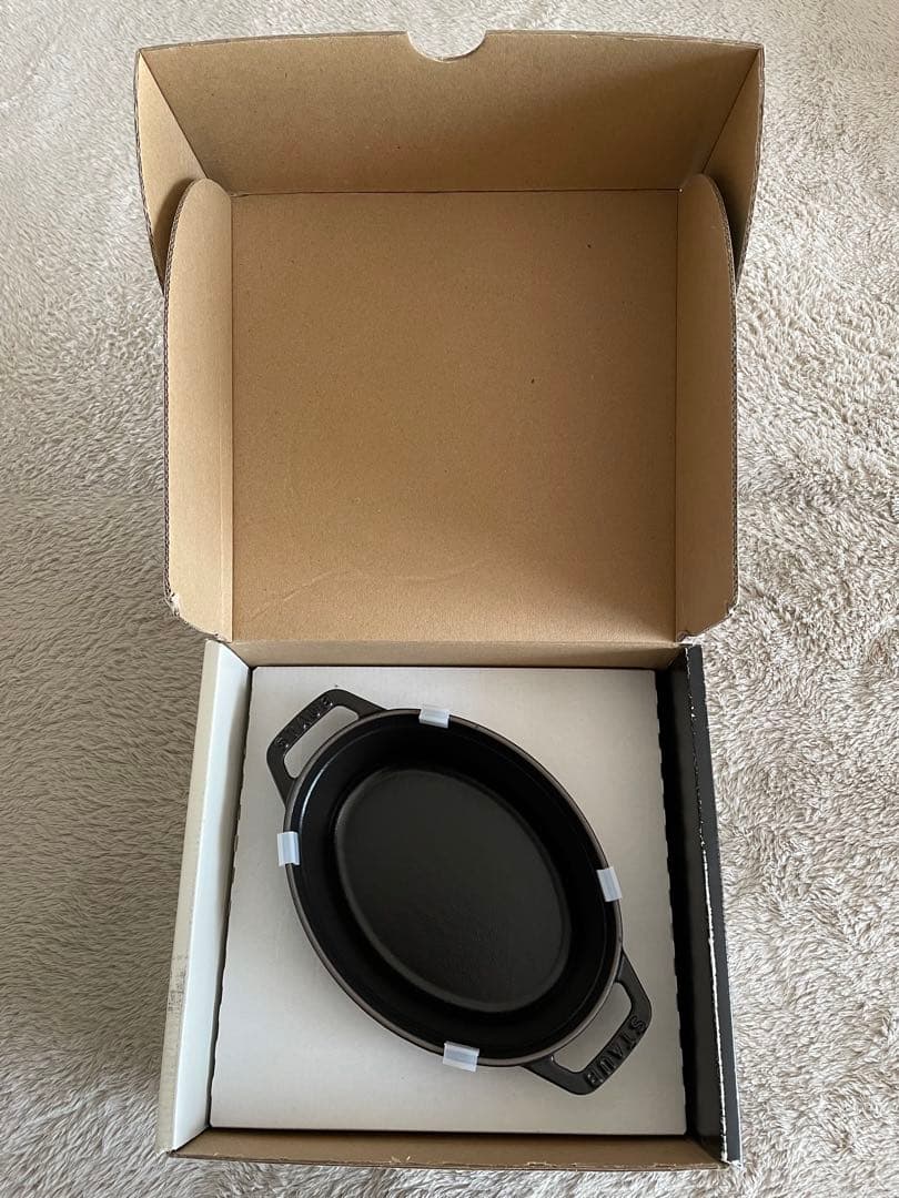 美品　staub ストウブ　オーバル　17cm 黒