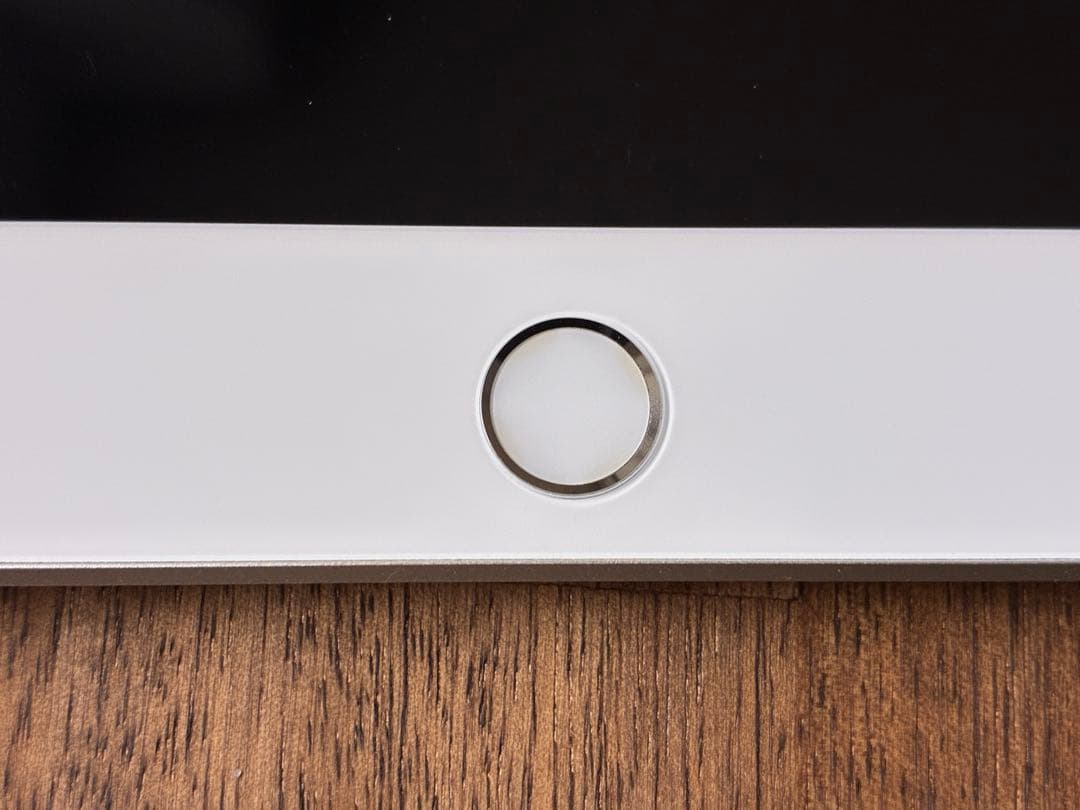 Apple iPad 第5世代 Wi-Fi 128GBシルバー