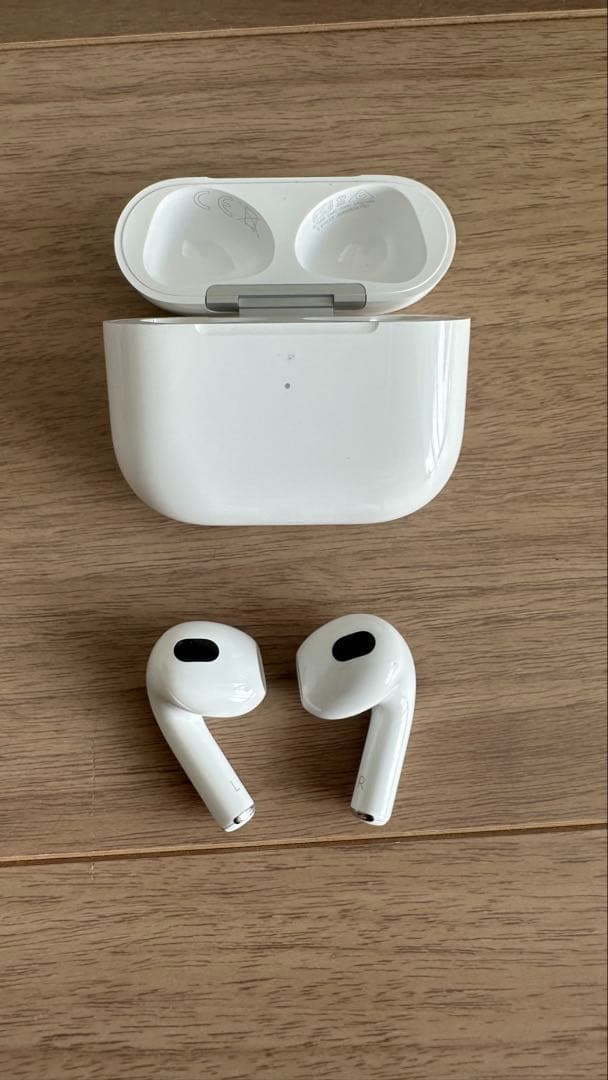 AirPods3 本体　シリコンケース付き　美品