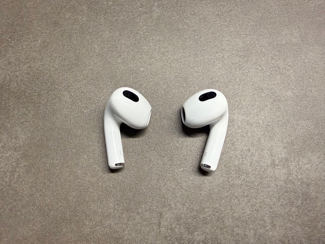 Airpods第3世代Lightning 充電ケース付き　アップル