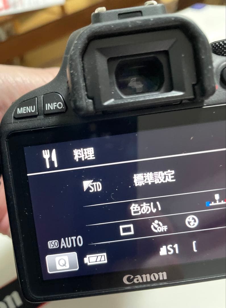 CANONデジタル一眼レフカメラEOS KissX7充電器ストラップバッテリー付