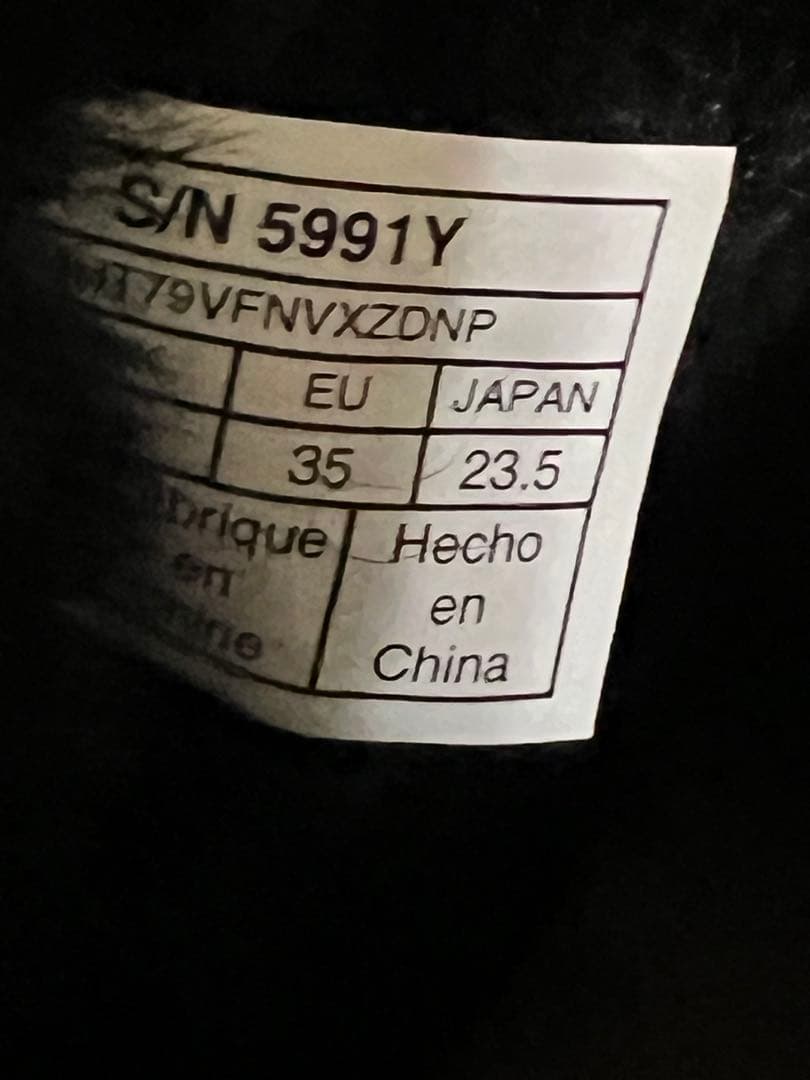 3*1様 UGG黒 スエード ボタン付き ショートブーツ