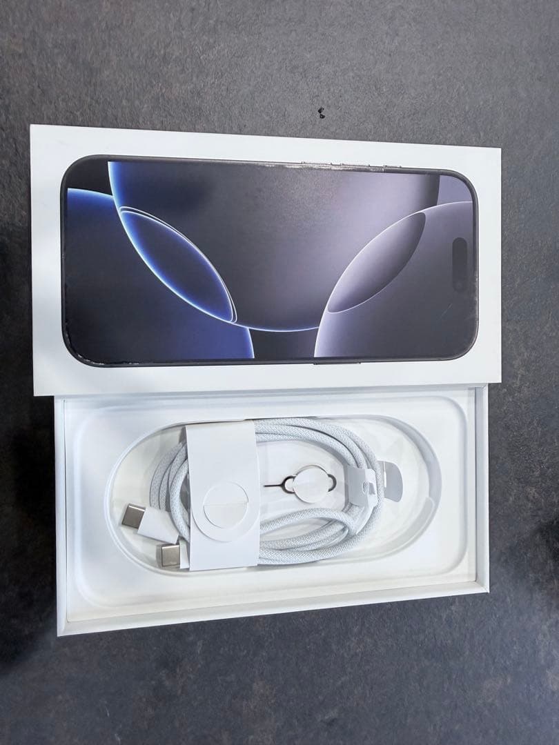 iPhone16Pro 128GBブラックチタニウム バッテリー100%