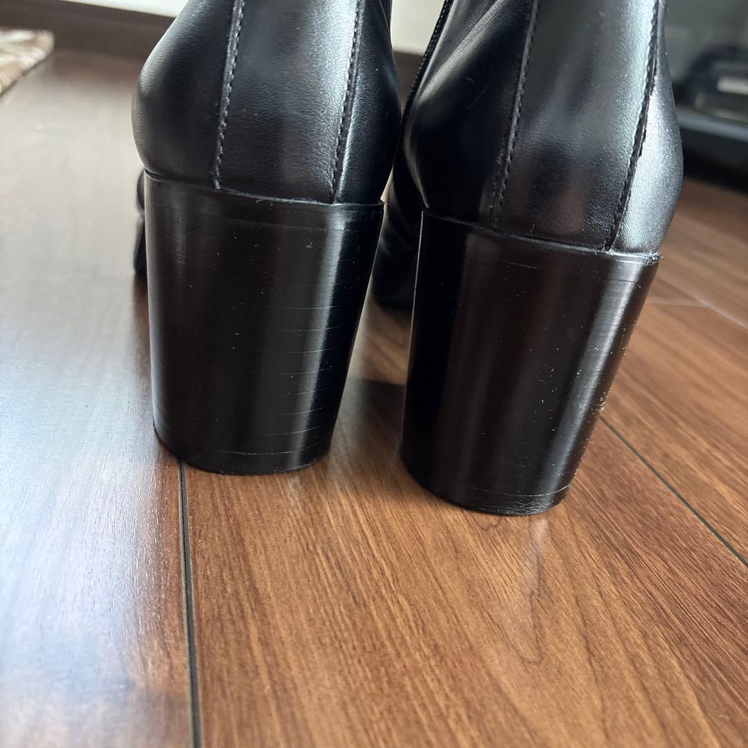 ブラックレザーショートブーツ