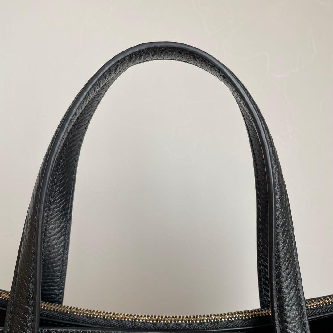 美品フルラ レザー2WAY ショルダーバッグ 現行ロゴ 黒