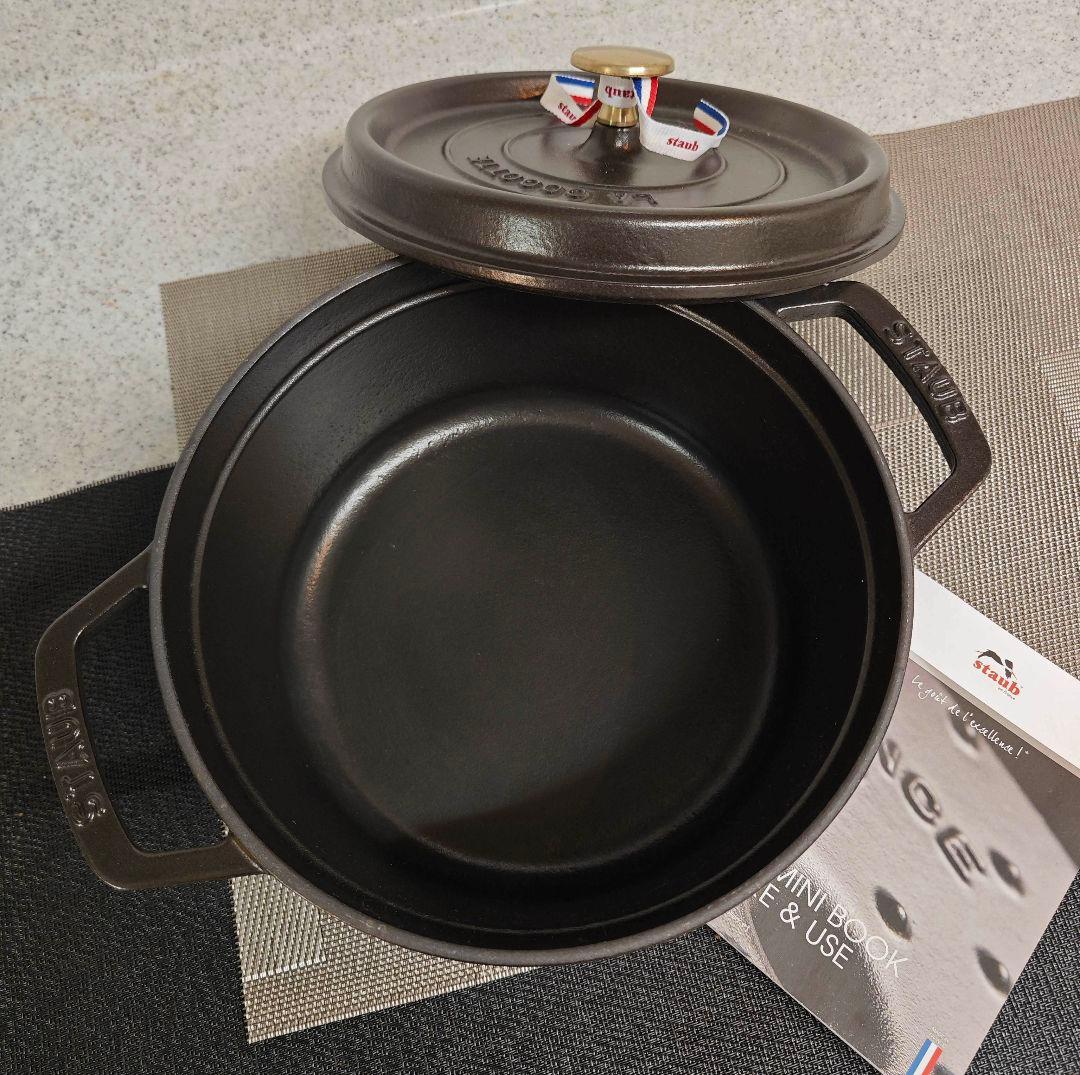 美品 ストウブ鍋ピコ・ココット ラウンド22cm マットブラック