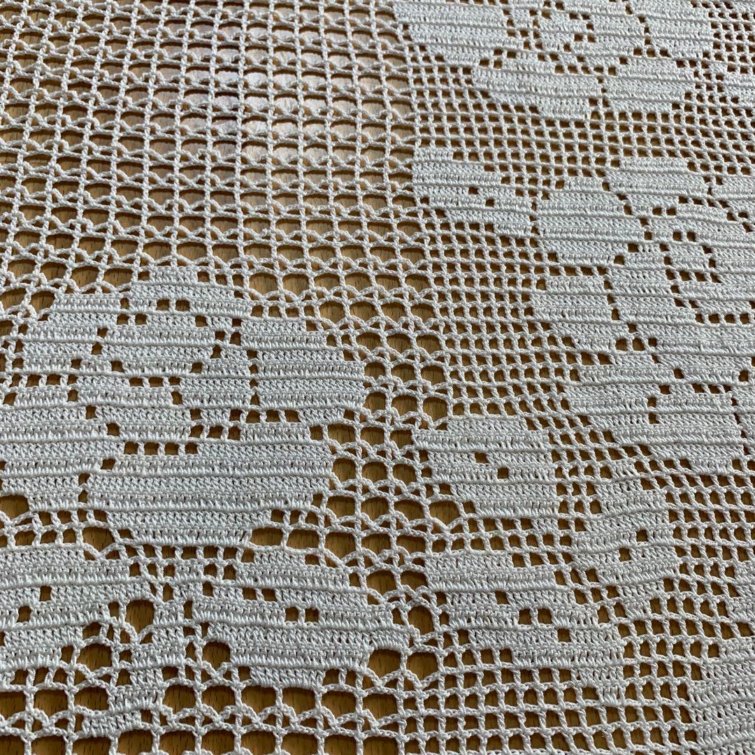 レース編み　大判長方形　テーブルセンター　　　ホワイト　☆234