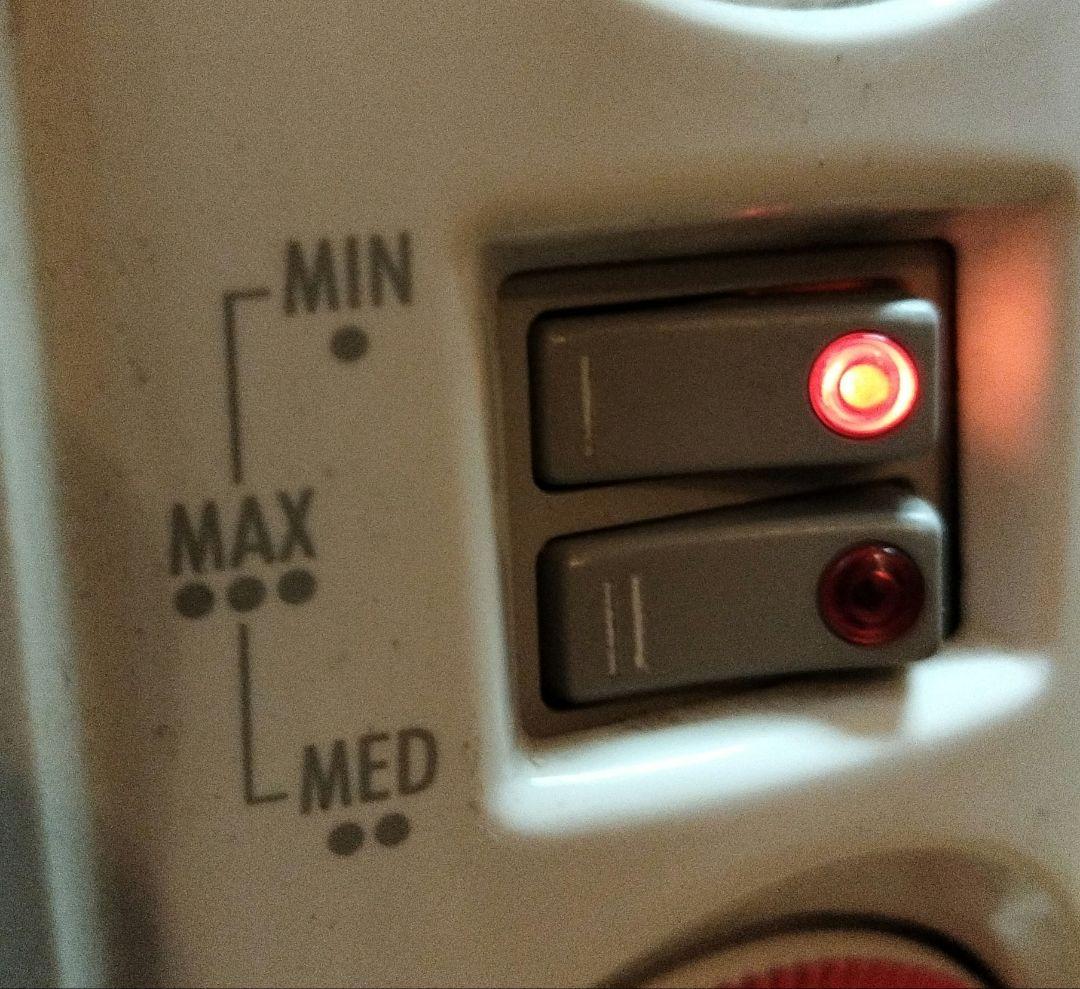 デロンギ オイルヒーター 1200W  D071249ECF