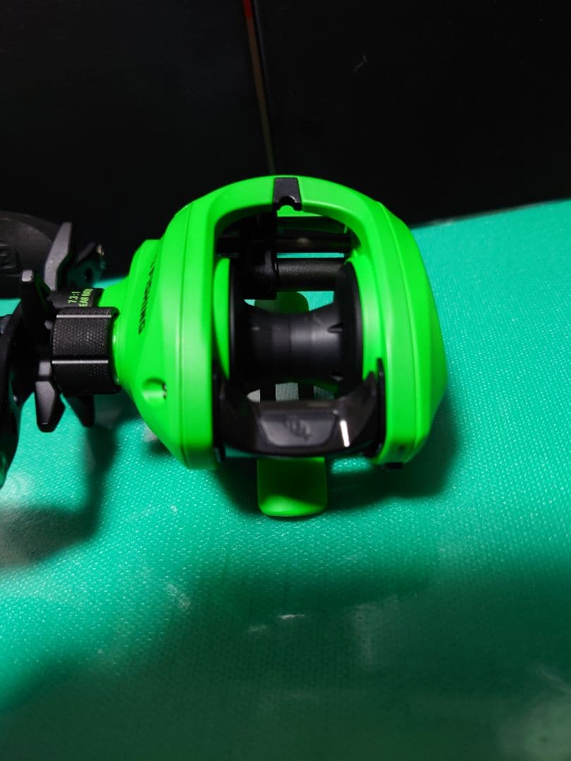 13 FISHING インセプションスポーツ Z 左手用 グリーン