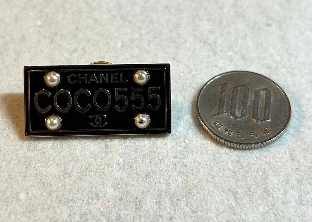CHANELシャネル　ピンバッジ　ブローチ　ナンバープレート　CCマーク