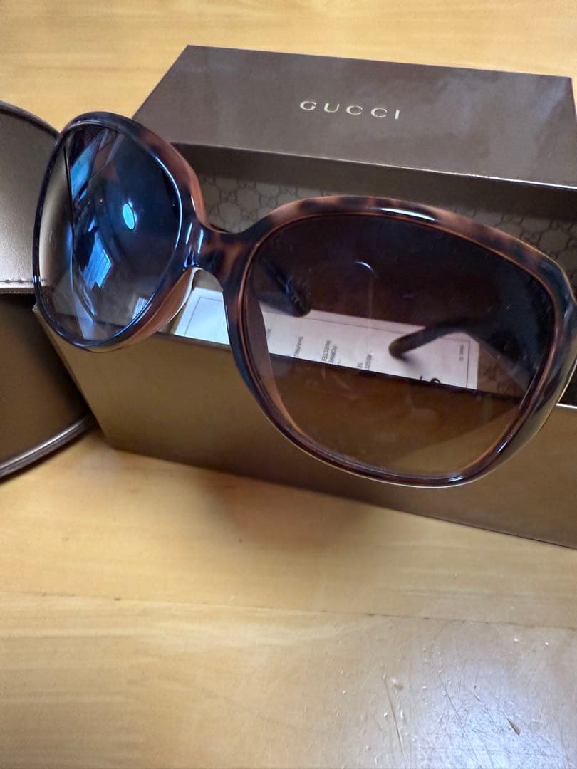 G UCC I サングラス　ケース付　2377