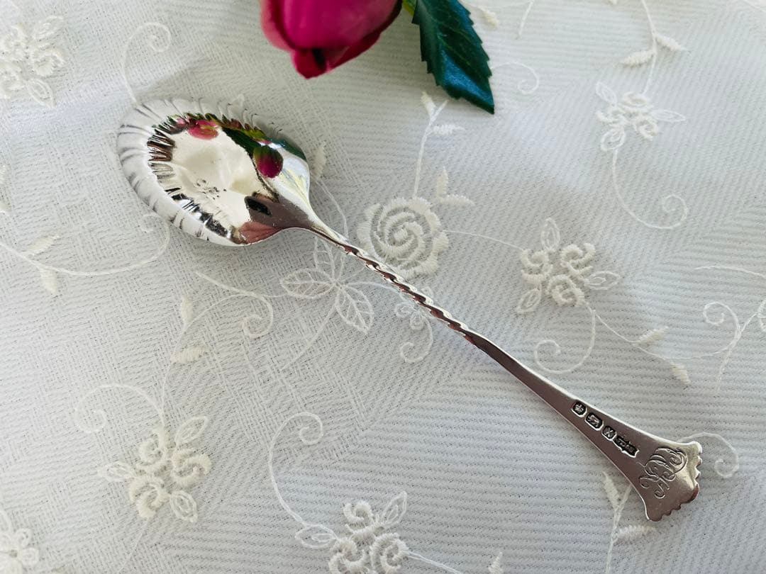 英国　スターリングシルバーシェル型スプーン　１本