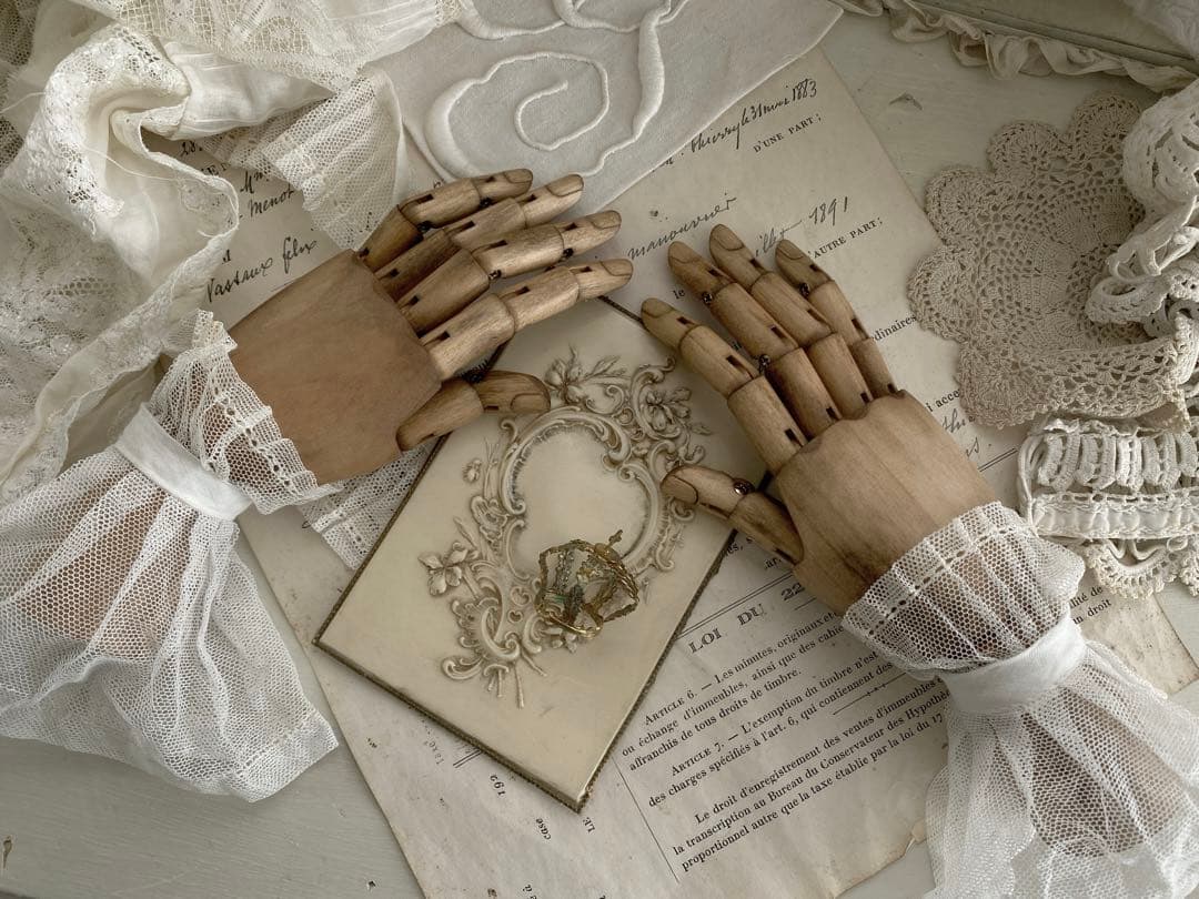 アンティークレース　フリル袖　ウッド　左手　木製　ジョイント　木