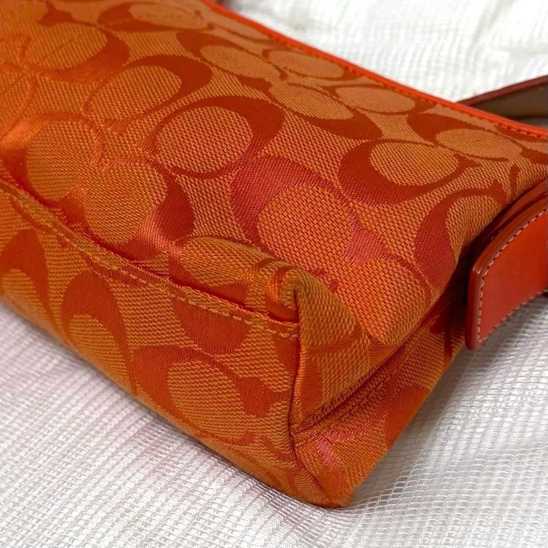 COACH アクセサリーポーチ　ワンショルダー　シグネチャー　オレンジ