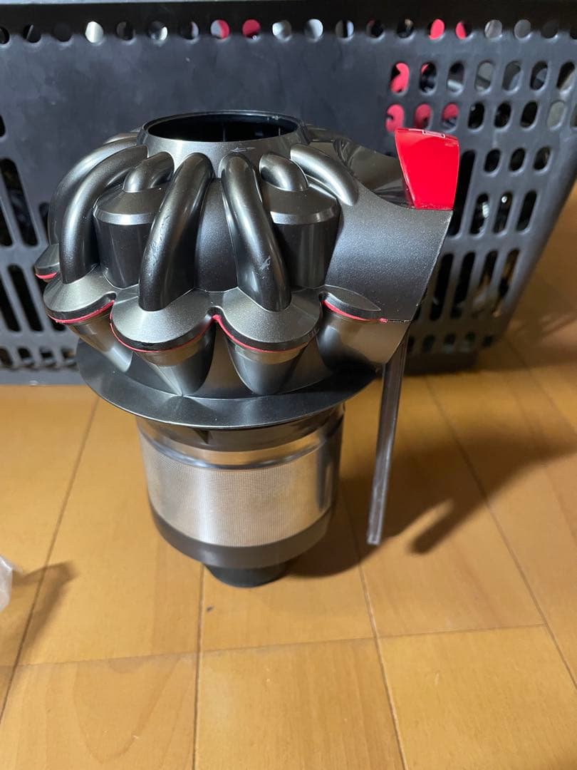ダイソンV8 SV10コードレスクリーナー掃除機3