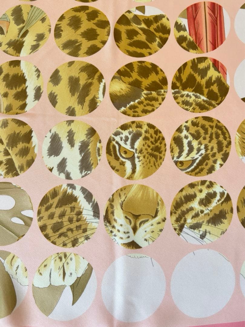 めめ サルヴァトーレフェラガモ シルク100% 大判 スカーフ