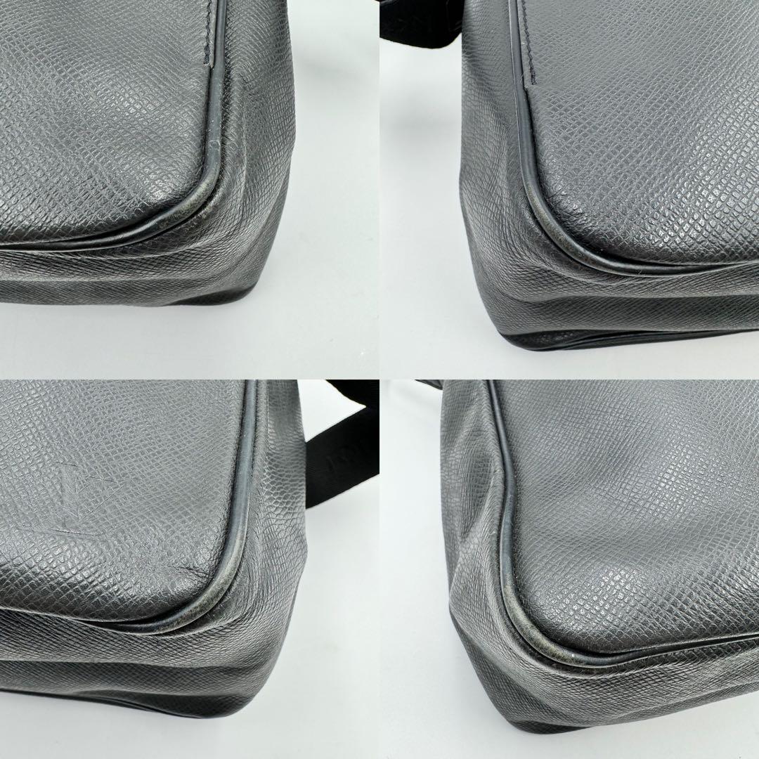 LOUIS VUITTON タイガ　メッセンジャーバッグ　ブラック　レザー