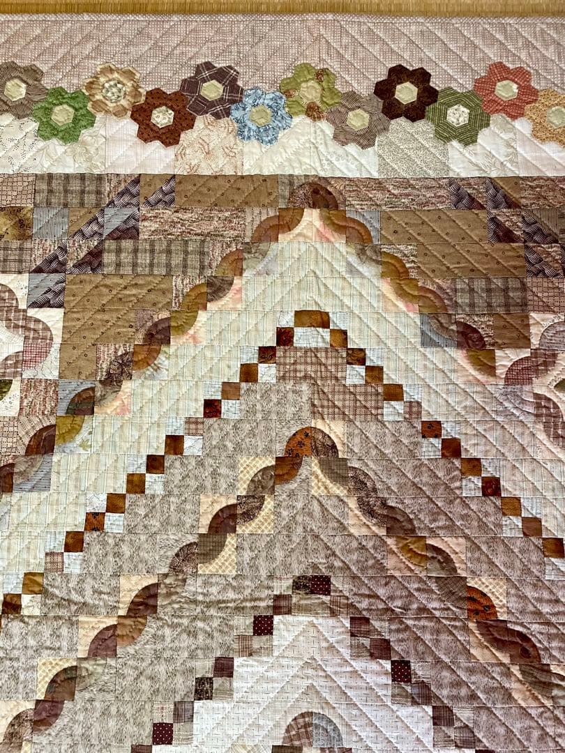 パッチワークキルト　タペストリー　ベッドカバーサイズ