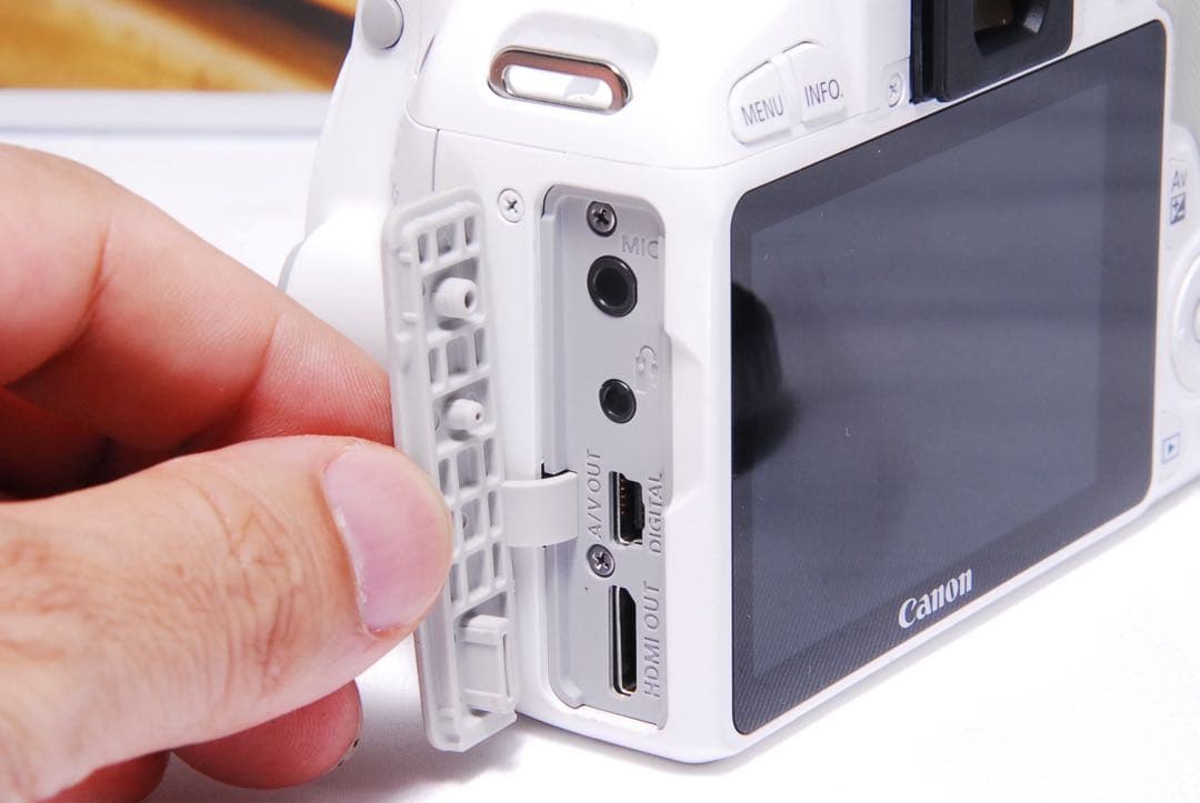 【ショット数700回】Canon EOS kiss X7 ホワイト スマホ転