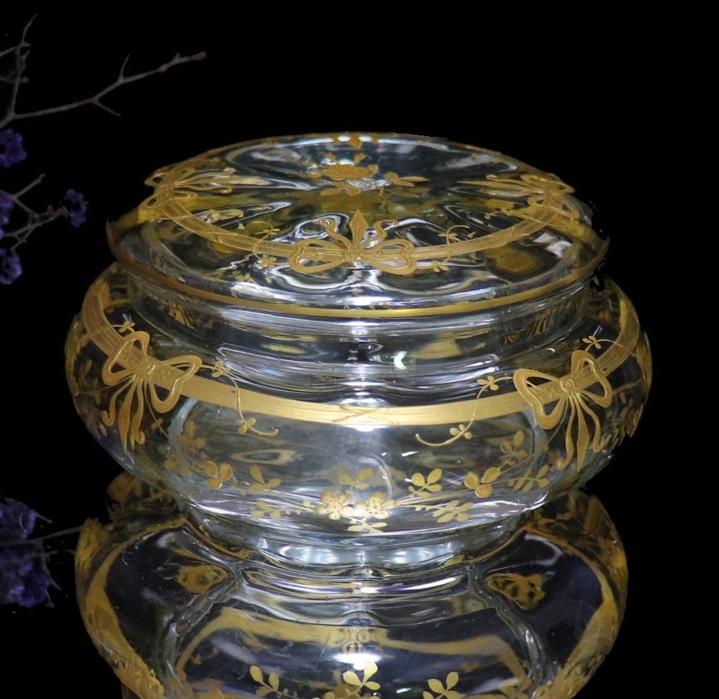 オールド・バカラ 金彩装飾 大型 蓋物 花つなぎ模様&リボン アンティーク