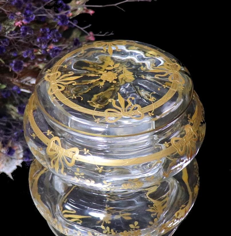 オールド・バカラ 金彩装飾 大型 蓋物 花つなぎ模様&リボン アンティーク