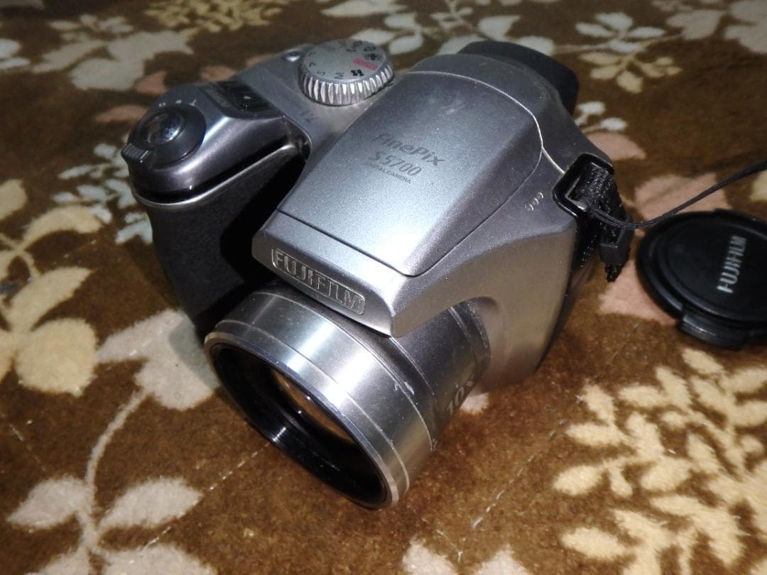 動作品 FUJIFILM S5700 FinePix デジタルカメラ乾電池駆動