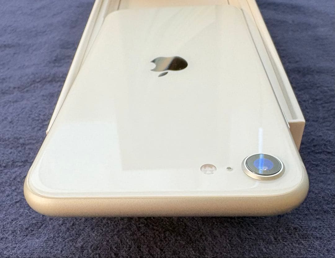 【極美品】Apple iPhone SE (第2世代) ホワイト 箱・付属品付き