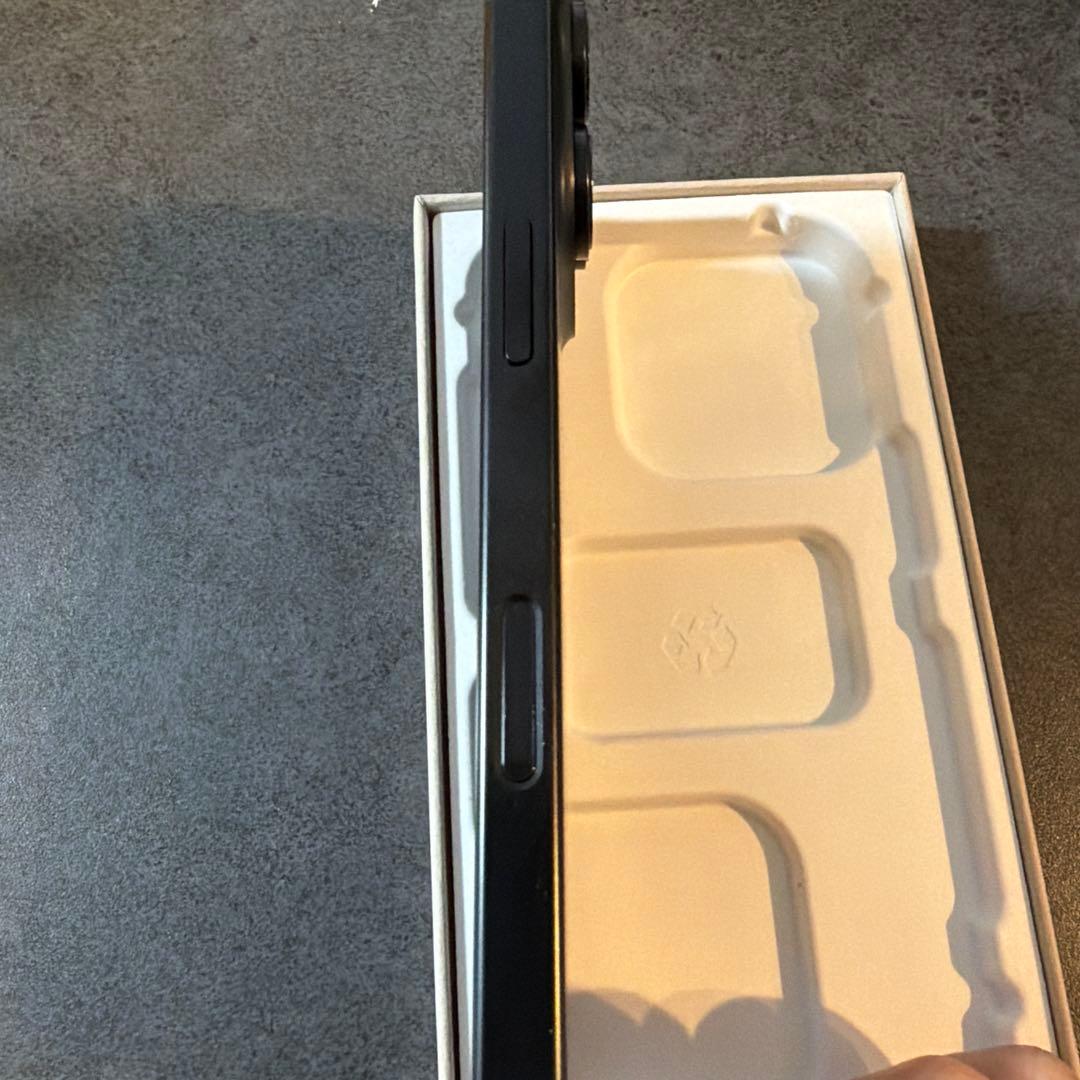 iPhone16 Pro 256GブラックチタニウムSIMフリー