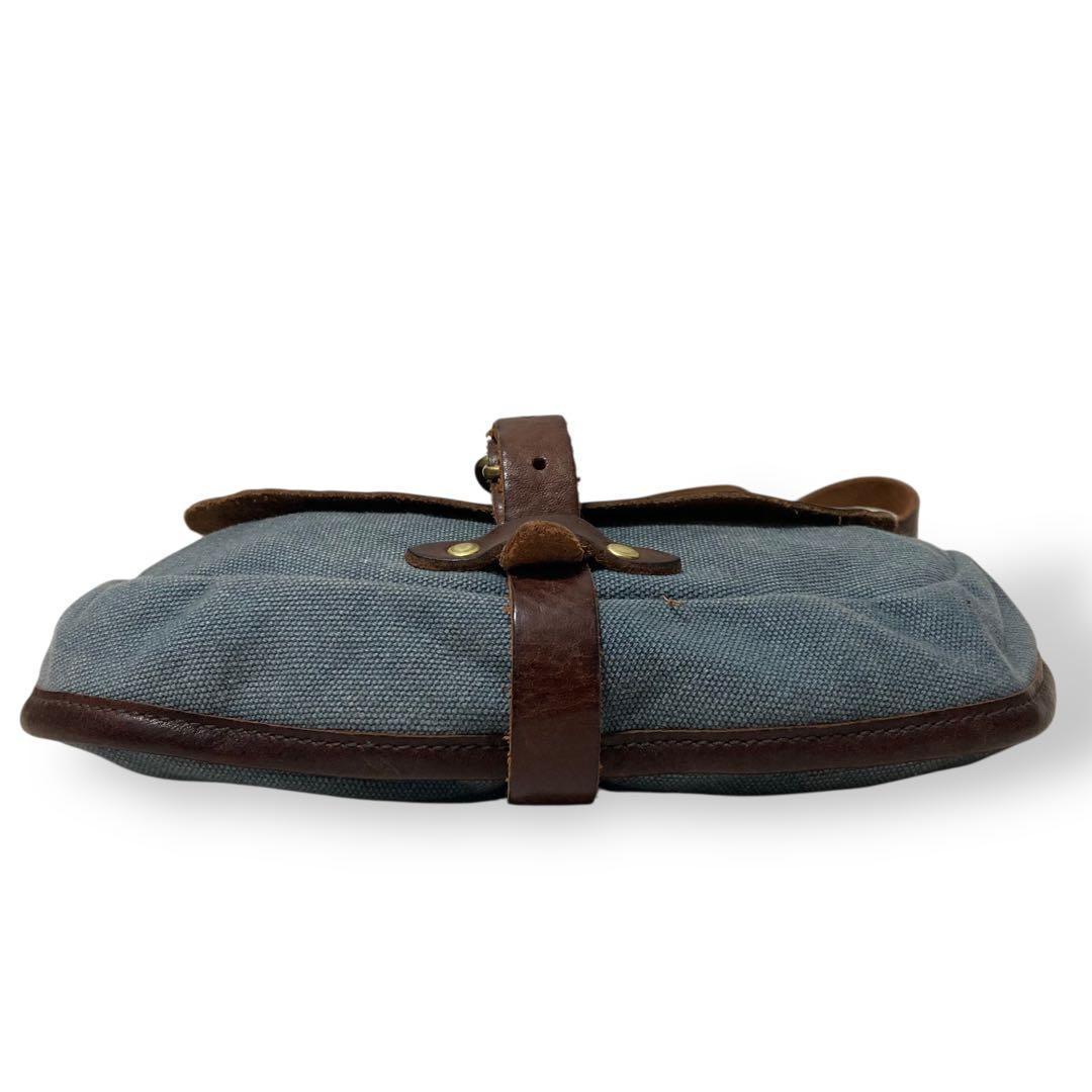 【ヴィンテージ】イルビゾンテ　ショルダーバッグ　サコッシュ　レザー　ロゴ型押し