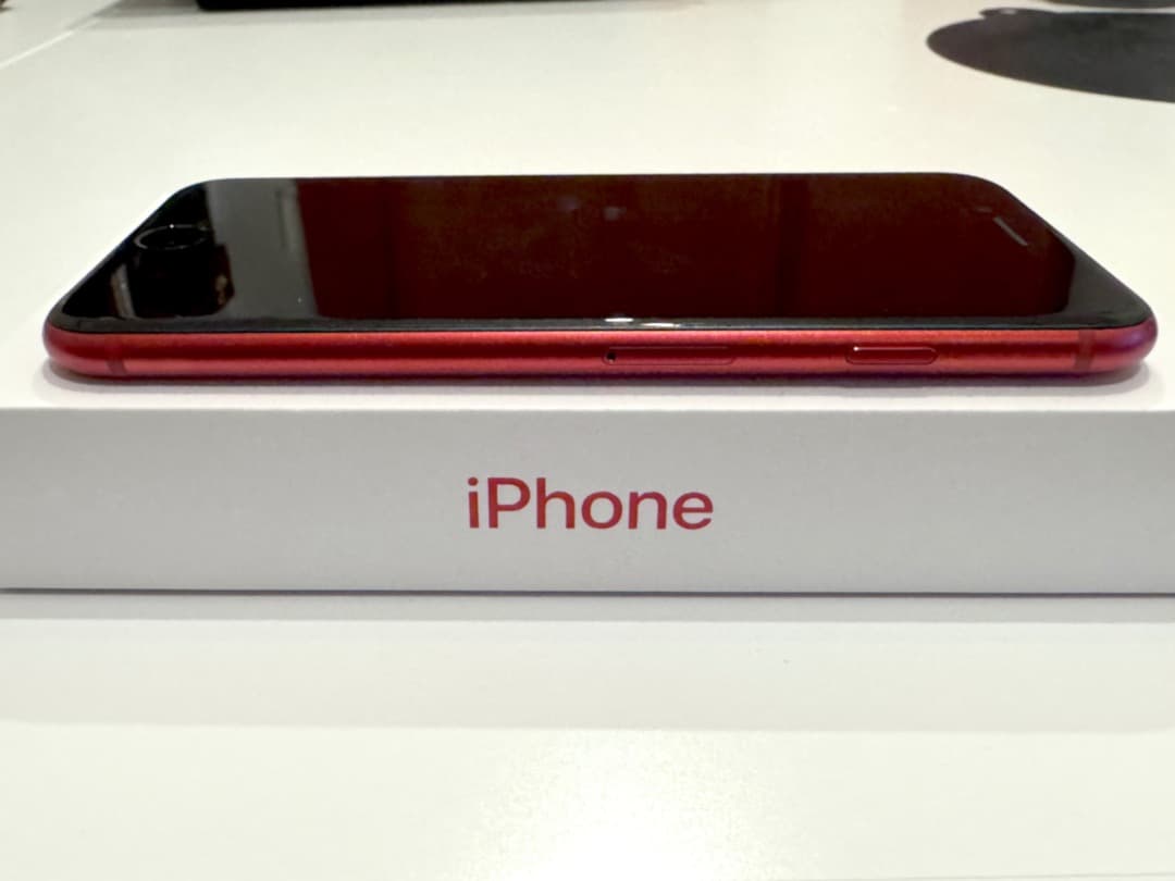 【美品／箱説明書つき】iPhoneSE（第2世代）128GB Redロックなし