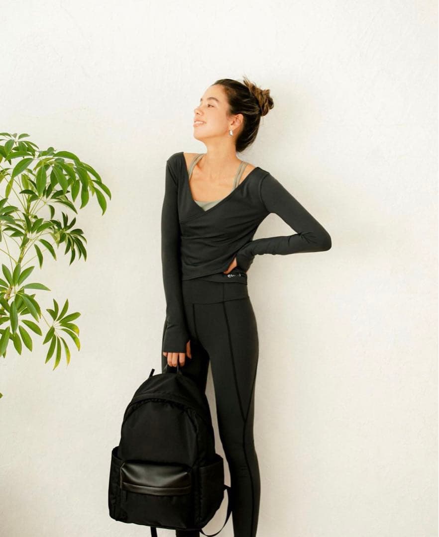 【エミヨガ新品紙タグ付き2点セット❗️】サスティナレッチプルオーバー&美脚レギンス