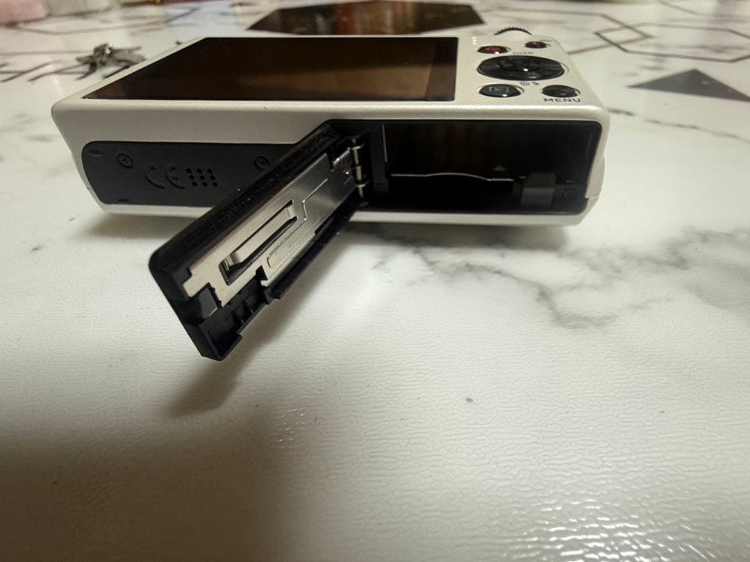 N*o様 CASIO EXILIM EX-ZR100デジタルカメラEX-Z200