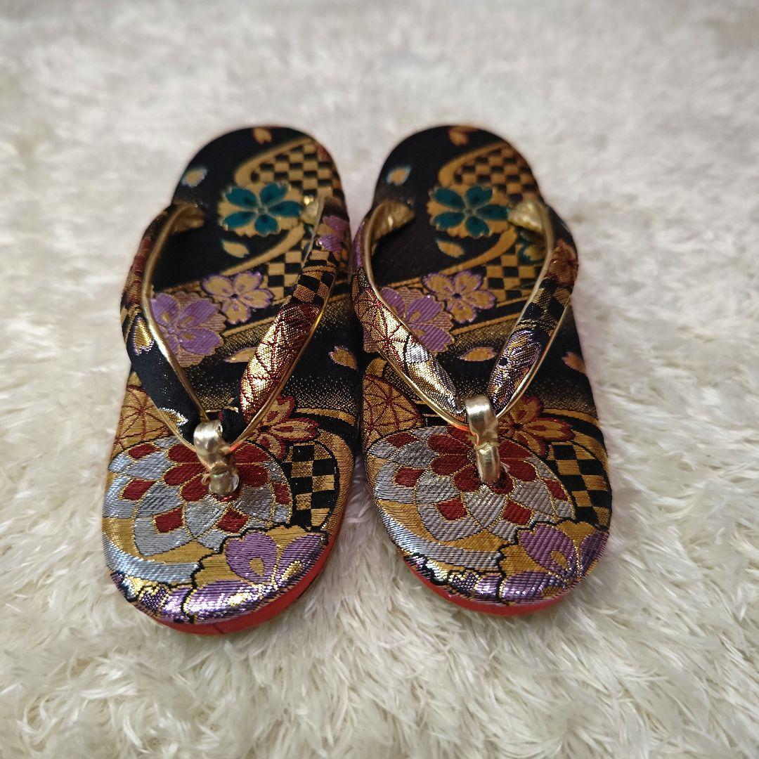 七五三　7歳　草履とバッグ　筥迫セット　ブラック　黒系　ゴールド　花柄　鞠