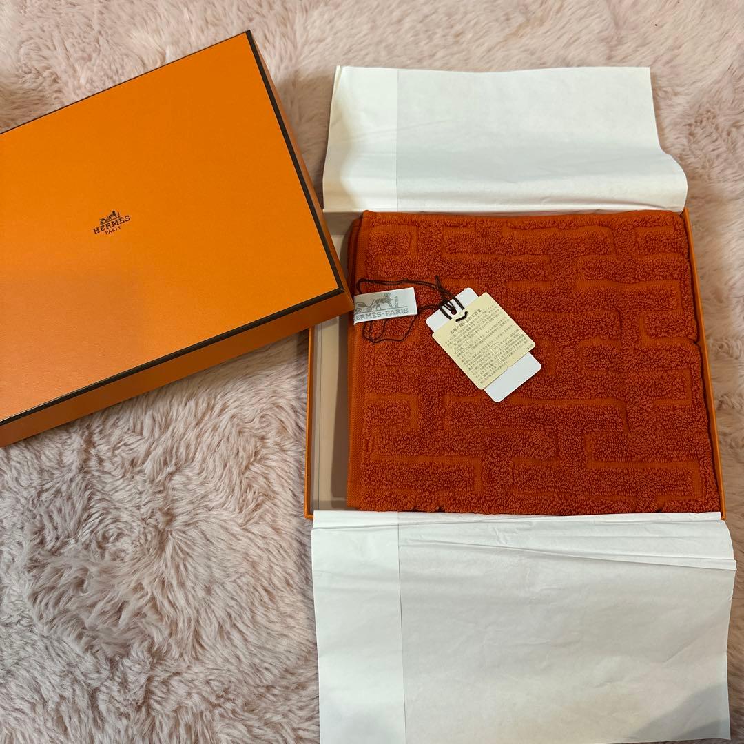 HERMES タオルハンカチ ギフトボックス付き タグ付き