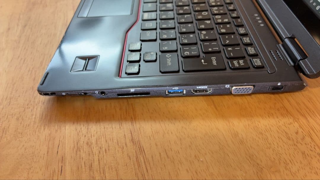 軽量薄型☆富士通 P727 Core i5 7300U 8GB / SSD128