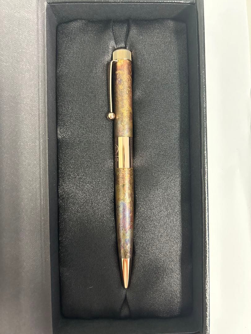 伊東屋 ROMEO　No.3 ボールペン　細軸　斑紋孔雀色ヴィンテージローズ