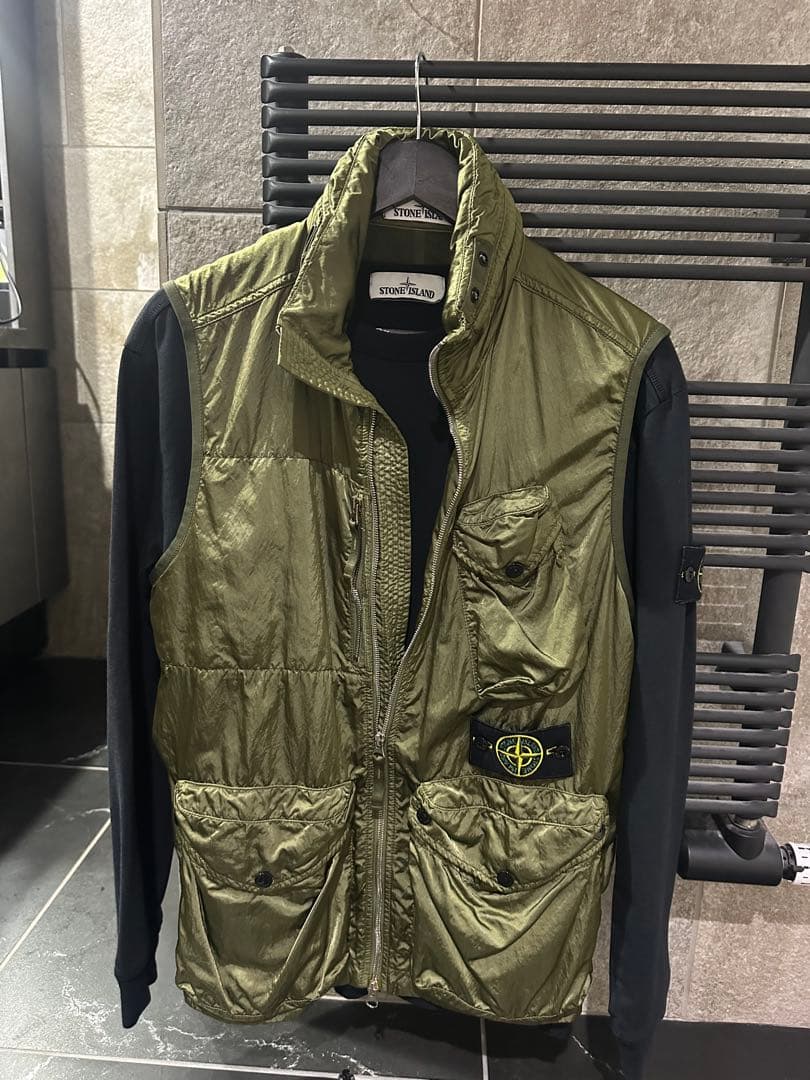 マ*】様 ストーンアイランド　ベスト　Mサイズ　正規品