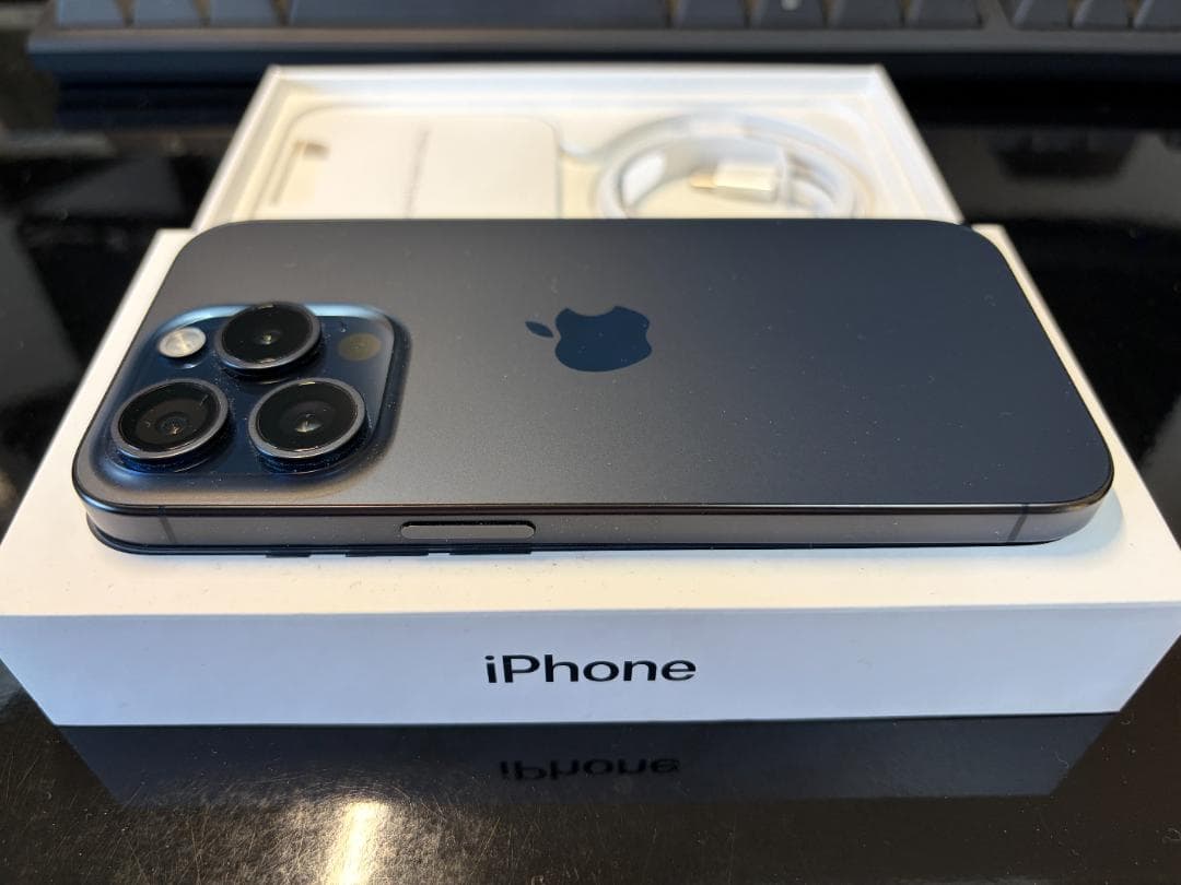 【美品】iPhone 15 pro 128GB ブルーチタニウム　SIMフリー