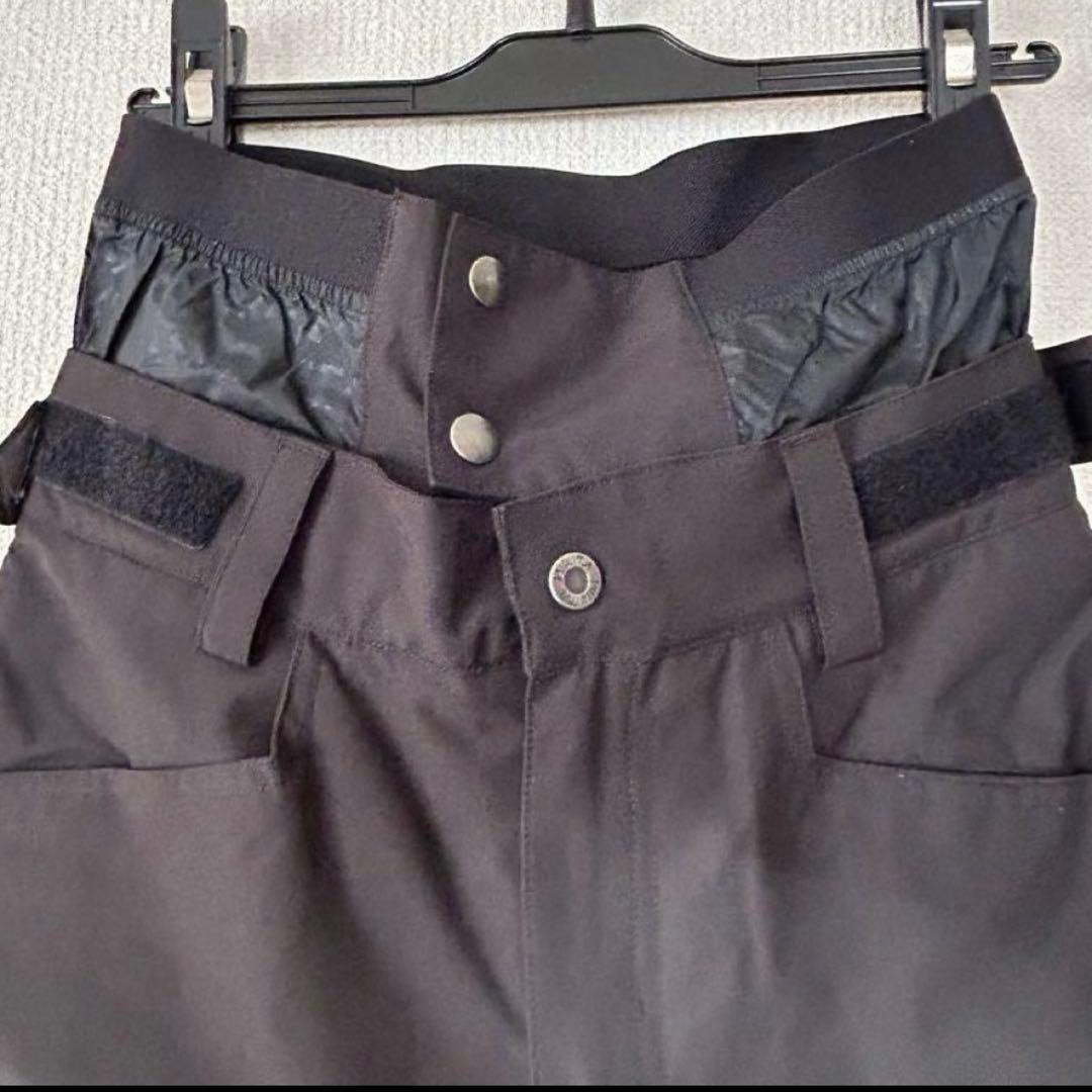 NIKITA ジュニア キッズ スノーボードウェア 上下セットＭサイズ【美品】