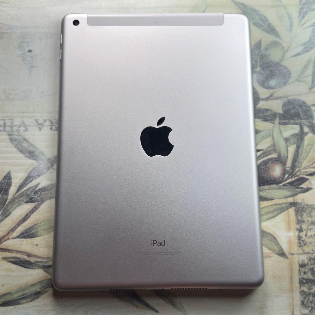 iPad 第5世代 Wi-Fi+SIMフリー○A1823
