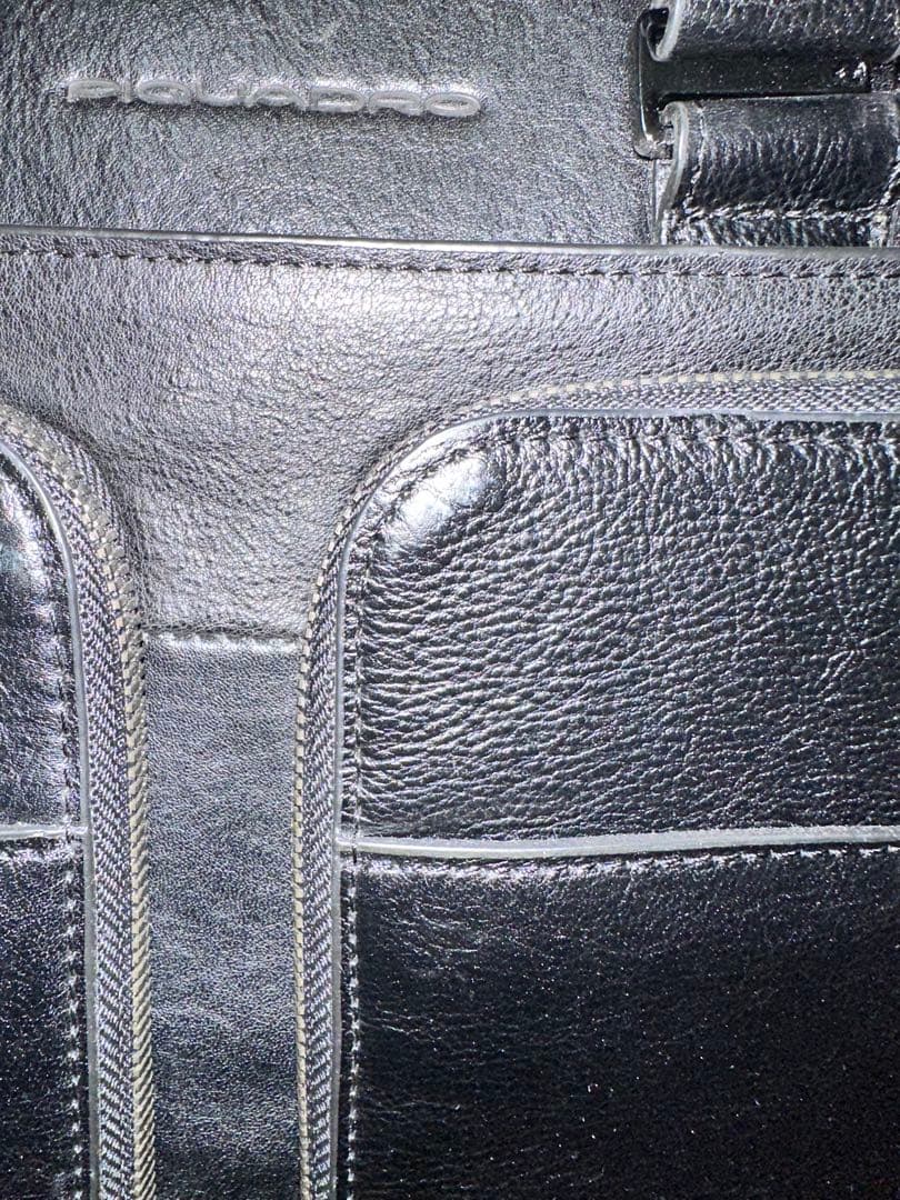 イタリアPIQUADRO(ピクアドロ)レザービジネスバッグ