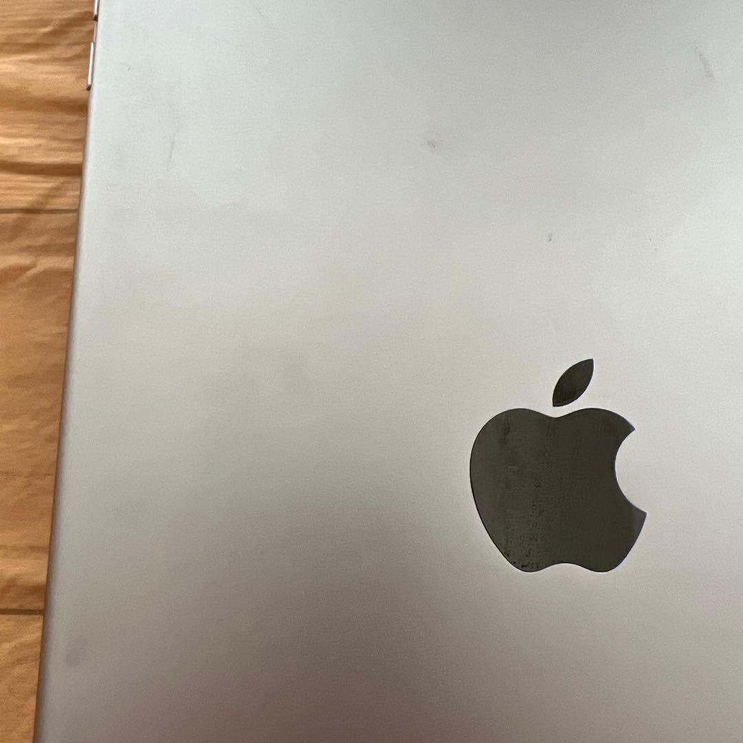 Apple iPad シルバー　第6世代　32GB